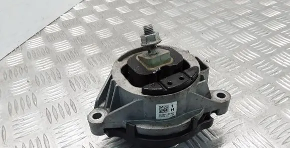 BMW 4 F32 F33 Engine mount bracket 6856183