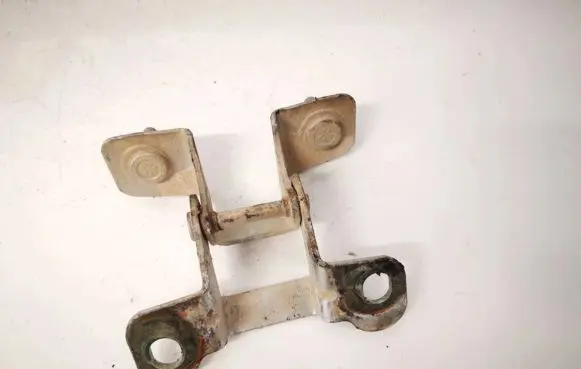 Tailgate/trunk/boot hinge
