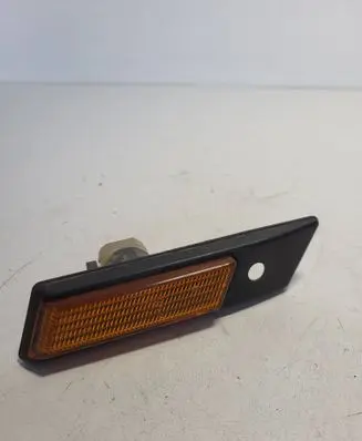 BMW 3 E36 Front fender indicator light 8357050