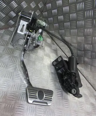 Maserati Levante Accelerator throttle pedal 06700343450