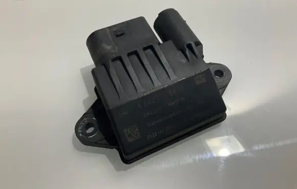 Mercedes-Benz E W211 Glow plug pre-heat relay A6429005801 0522140210 13127006291