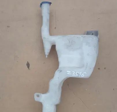 Ford Fiesta Windshield washer fluid reservoir/tank 8A6117B613AD