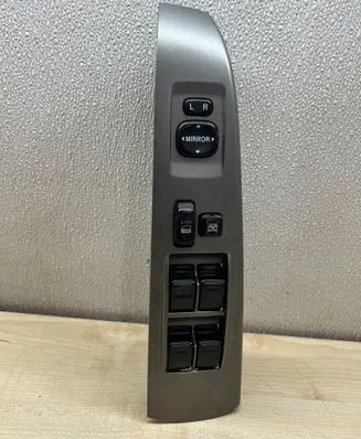Toyota Prius (XW20) Electric window control switch 8482047050