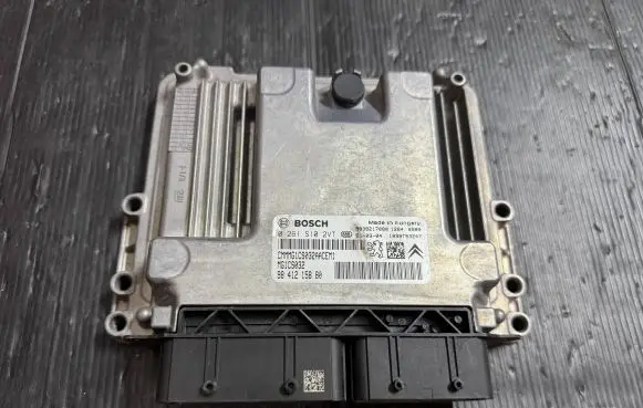 Peugeot 208 Engine control unit/module 9841215880 9838217080 0261S10271