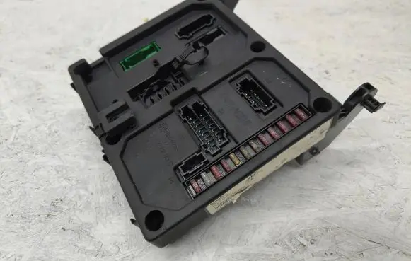 Ford Galaxy Fuse module 7M0962258D 97VW14B205AB S108145100D