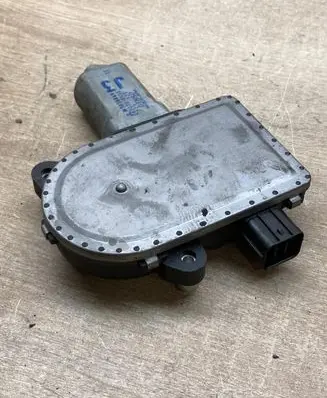 Mitsubishi Pajero Rear door window regulator motor 0620200650