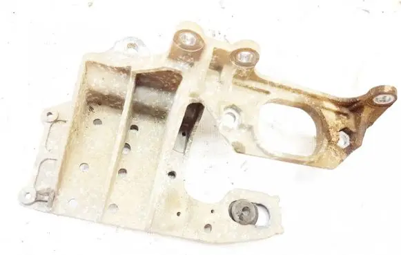 Nissan Qashqai+2 Engine mounting bracket