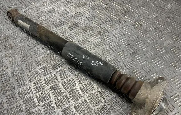 Volkswagen PASSAT B7 Rear shock absorber/damper