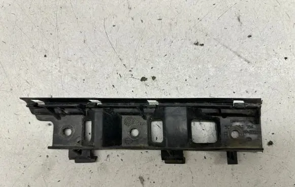 Volkswagen PASSAT B6 Front bumper mounting bracket 3C0807184