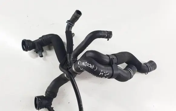 Volkswagen Touran II Engine coolant pipe/hose
