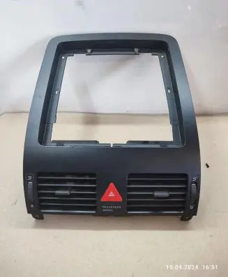 Volkswagen Touran I Dash center air vent grill