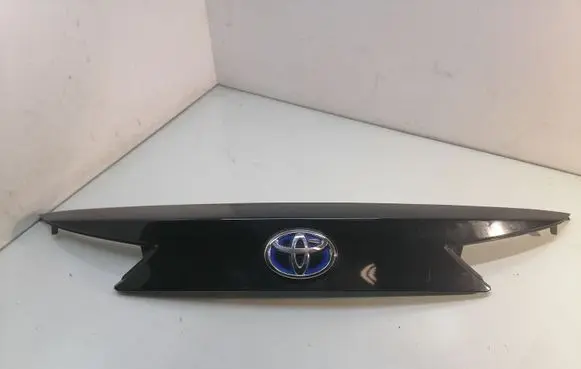 Toyota Auris E180 Tailgate trim 7681102830