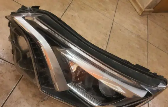 Toyota RAV 4 (XA40) Headlight/headlamp W3049