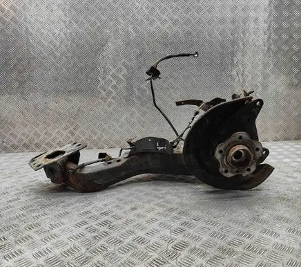 Rear wheel hub