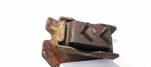 Iveco Daily 30.8 - 9 Engine mount bracket