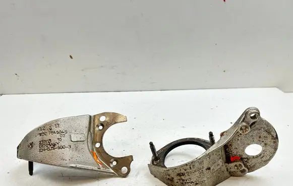 BMW M5 Muffler mount bracket/holder 7845045 7846046