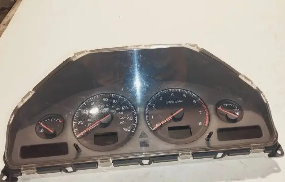 Volvo XC70 Speedometer (instrument cluster) 8602473 69294660T 8637995