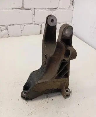 Volkswagen Transporter - Caravelle T5 Engine mounting bracket 7H0199343