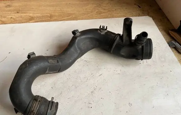 Volkswagen Golf IV Air intake hose/pipe 1J0129654S