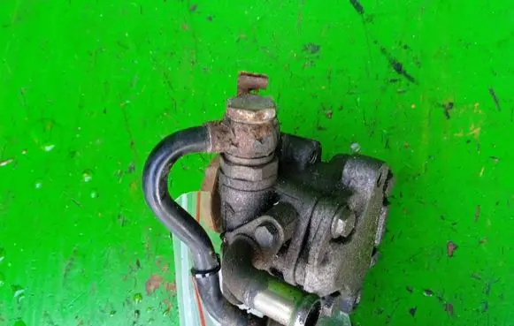 Volkswagen Jetta IV Power steering pump