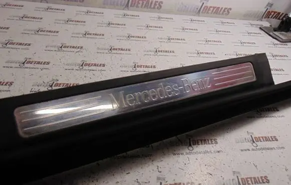 Mercedes-Benz R W251 Front sill trim cover A2516800135