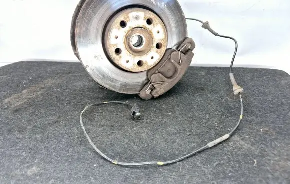 Volvo S60 Front wheel hub spindle knuckle 9461944