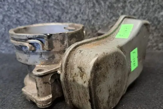 Volkswagen Golf V Throttle valve 03G128063B