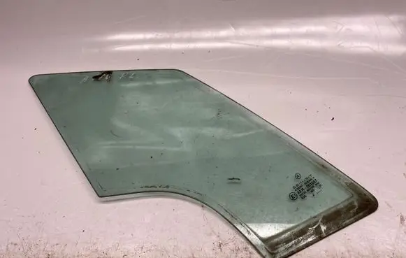 Mercedes-Benz A W168 Front door vent window glass four-door 43R001057