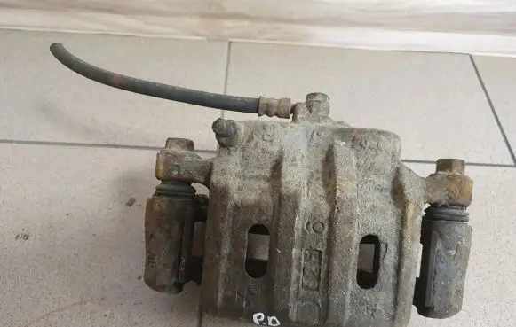 Mitsubishi Outlander Front brake caliper