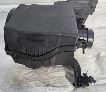 Ford C-MAX II Air filter box AV619600BE
