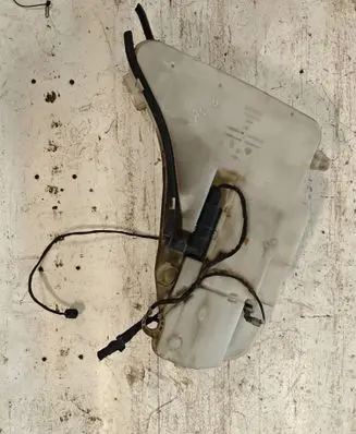 Windshield washer fluid reservoir/tank