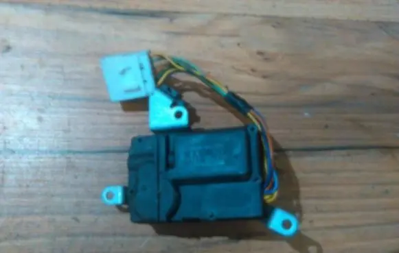 Mazda MX-3 Air flap motor/actuator 0637005250 063700-5250