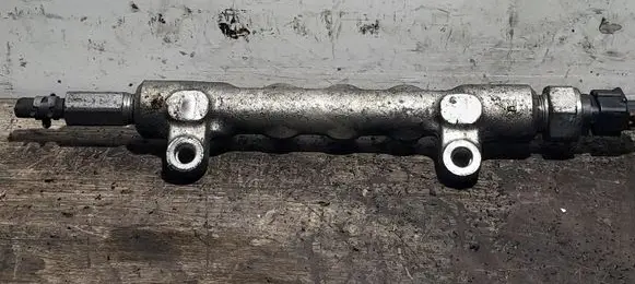 Toyota Avensis T250 Fuel main line pipe