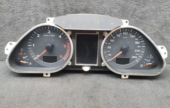 Audi Q7 4L Speedometer (instrument cluster) 4L0920930H 4F0910930C