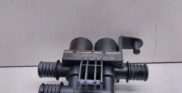 BMW X5 E70 Coolant heater control valve 6910544 64116910544 1147412