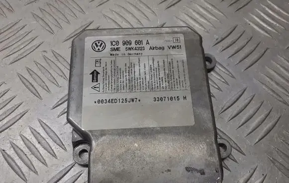 Skoda Fabia Mk1 (6Y) Airbag control unit/module 1C0909601A