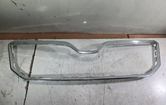 Skoda Yeti (5L) Front bumper upper radiator grill 5L0853761