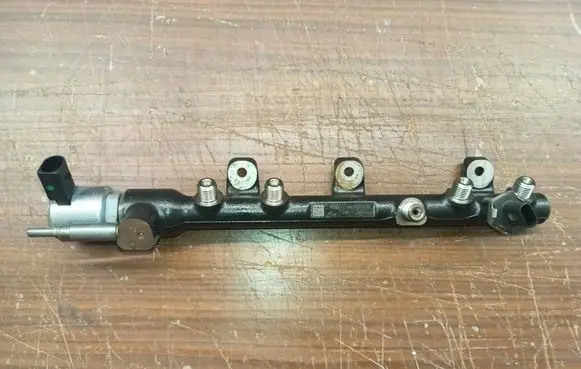 Renault Master III Fuel main line pipe 175211218R