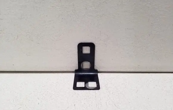 Fender mounting bracket