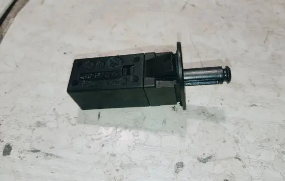 BMW 7 E65 E66 Fuel tank opening switch 82289392