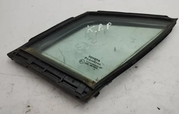 Toyota Avensis T270 Front door vent window glass four-door 43R001605