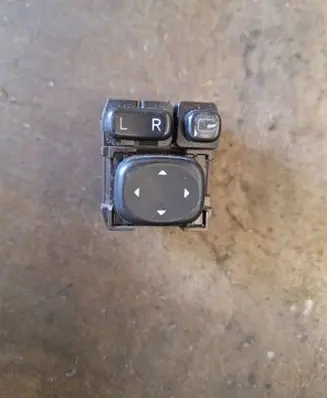 Toyota Avensis T270 Wing mirror switch