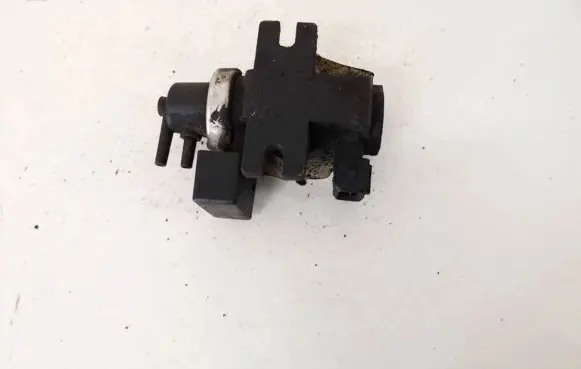 BMW 5 E39 Turbo solenoid valve 72279600 2247906