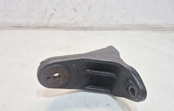 Hyundai Santa Fe Engine mounting bracket
