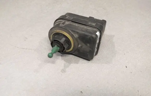Citroen C5 Headlight level adjustment motor 7700840141