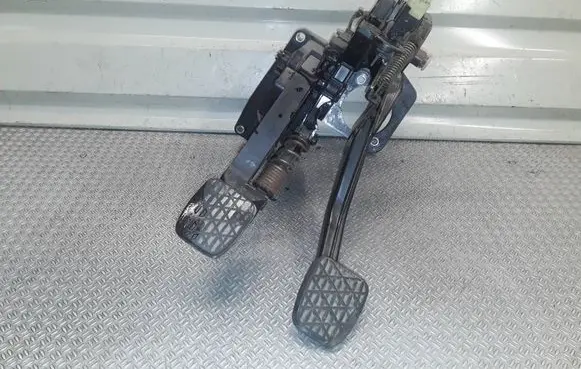 Mercedes-Benz B W245 Pedal assembly A1692900901