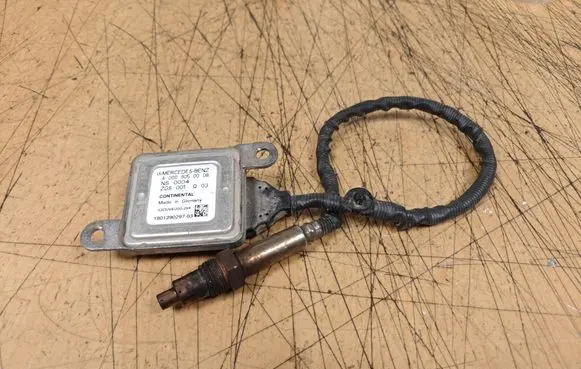 Mercedes-Benz Sprinter W906 Lambda probe sensor A0009050008