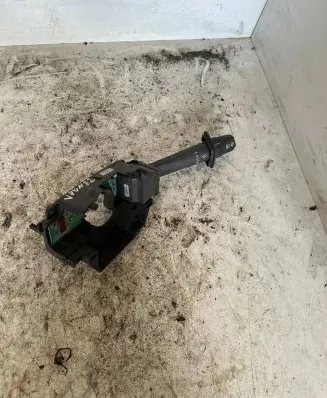 Volvo V70 Wiper control stalk 8685372