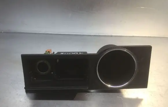 Cup holder front