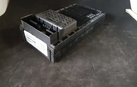 Volvo XC70 Fuse module 08696098